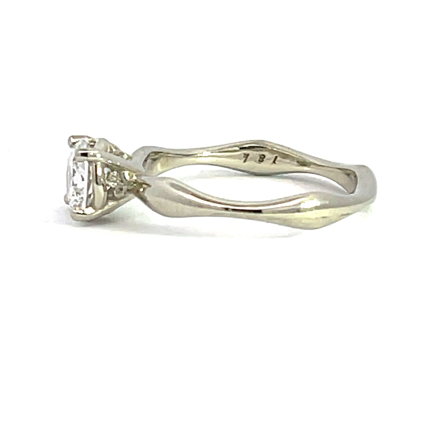 18k White Gold Wavy Solitaire Ring