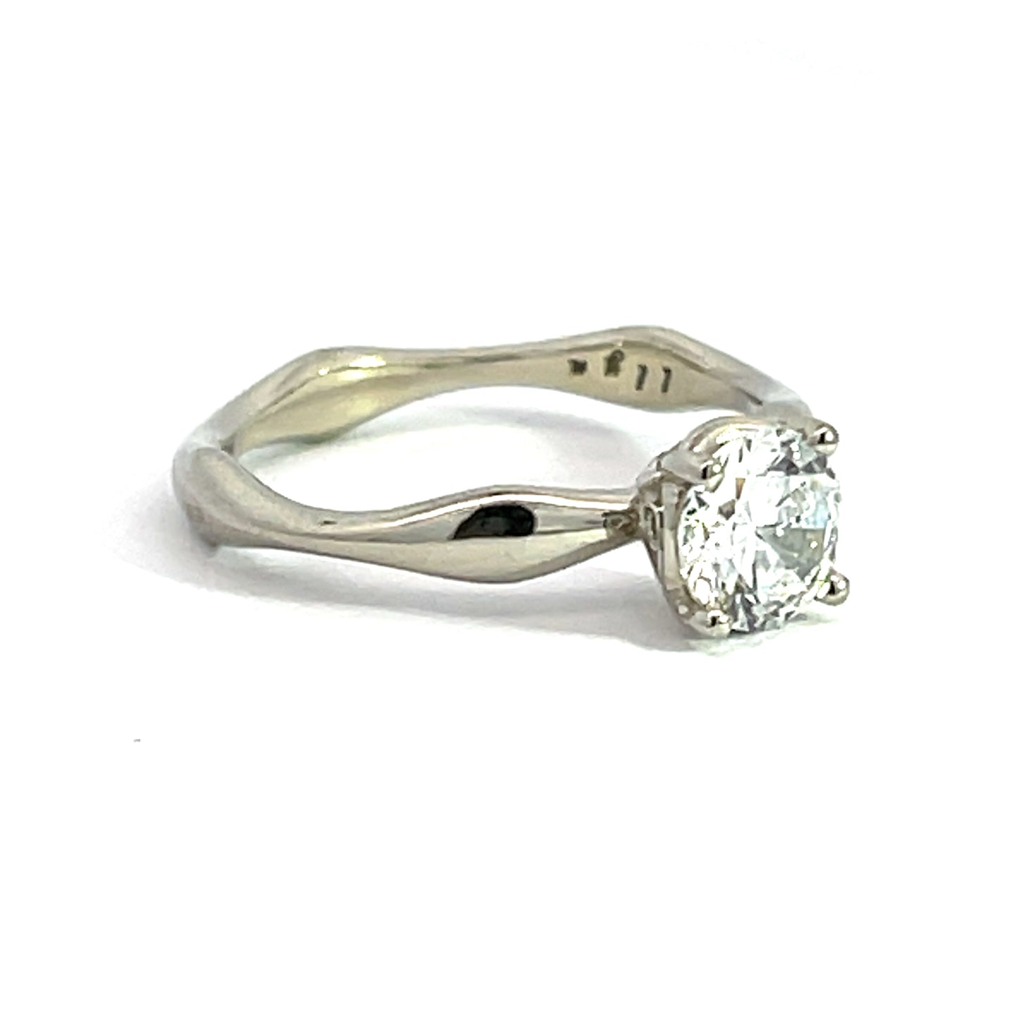 18k White Gold Wavy Solitaire Ring