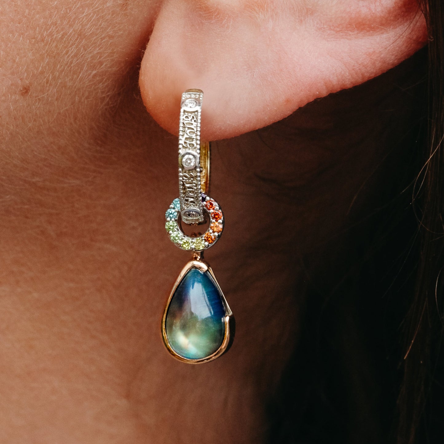 18k White Gold Rainbow Sparkle Circles