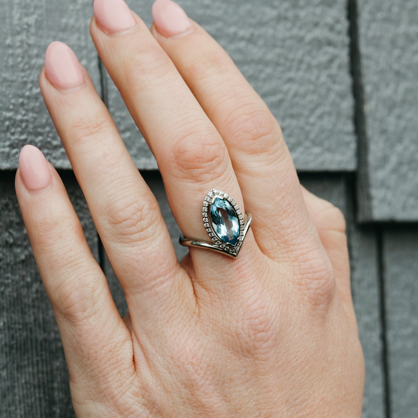 Aquamarine Marquise Ring in 18k White Gold with Halo