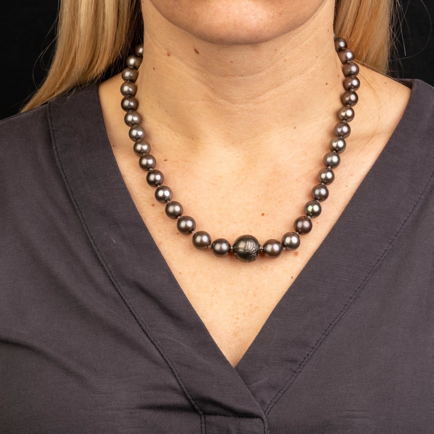 Custom Jewelry, Carved tahitian pearl clasp, tahitian pearl strand, llyn strong, Greenville, South Carolina