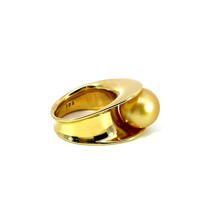 Kinetic Golden Pearl Ring with 18k Yellow Gold