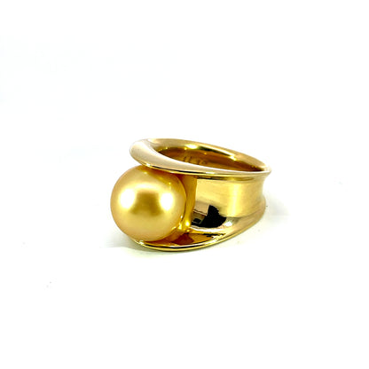 Kinetic Golden Pearl Ring with 18k Yellow Gold