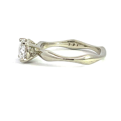 18k White Gold Wavy Solitaire Ring