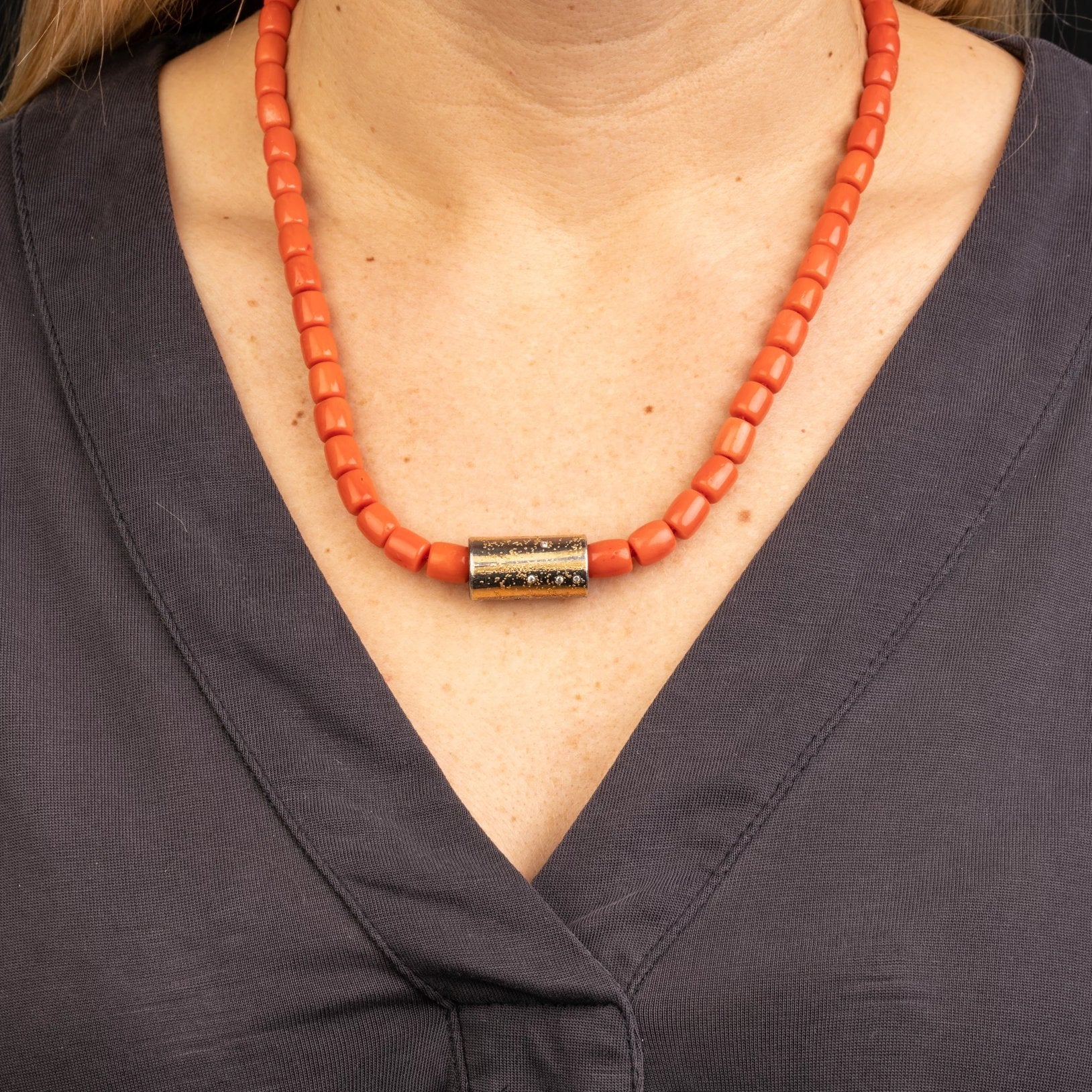 Custom jewelry, 24K, 18K YELLOW GOLD, AND OXIDIZED STERLING SILVER CYLINDER CLASP, italian coral strand, llyn strong, Greenville, South Carolina